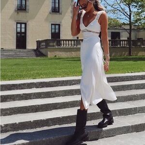 Danielle Bernstein Elegant White Sleeveless Dress